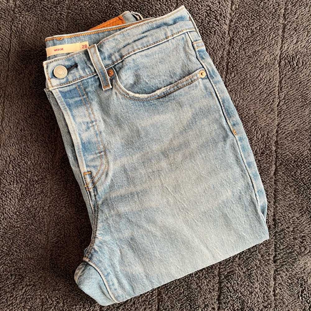 Levi’s Wedgie Fit Jean